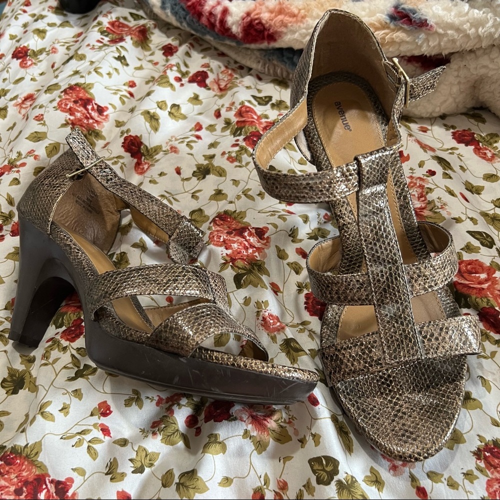 Avenue snake skin heels